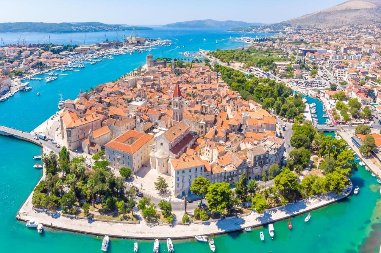 Island Resort Mihaela - Happy Rentals Trogir Exterior photo