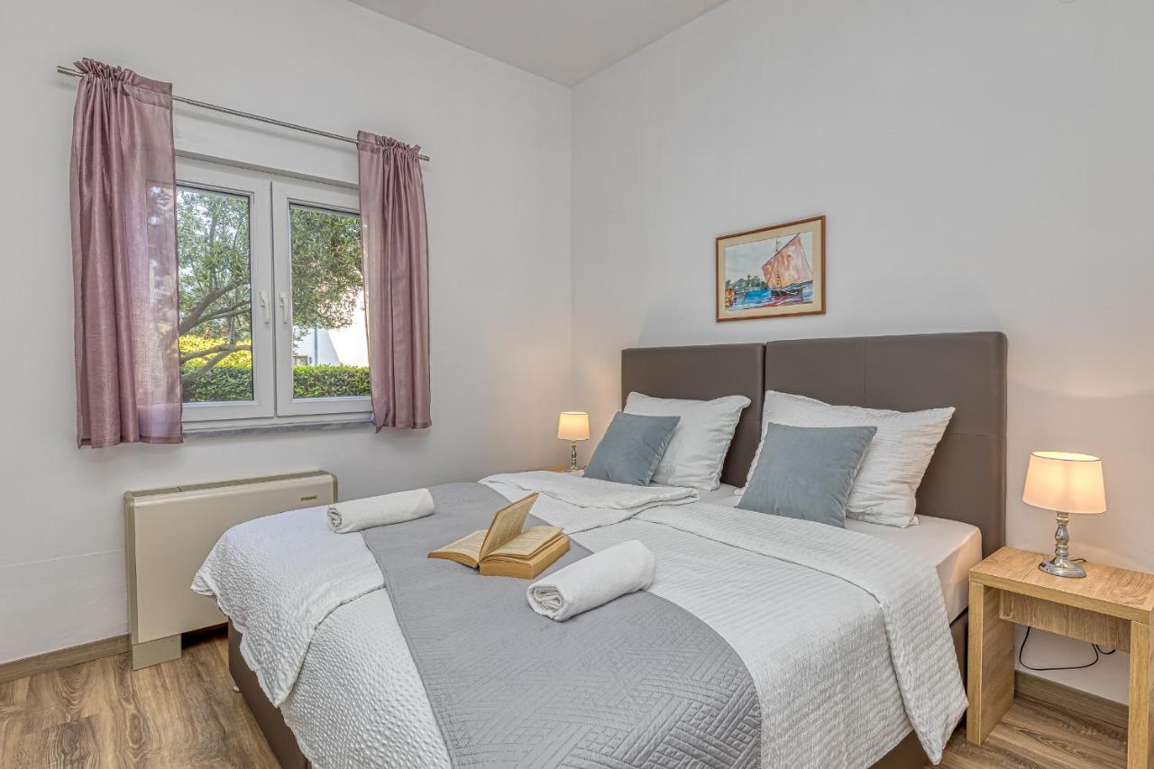 Island Resort Mihaela - Happy Rentals Trogir Exterior photo