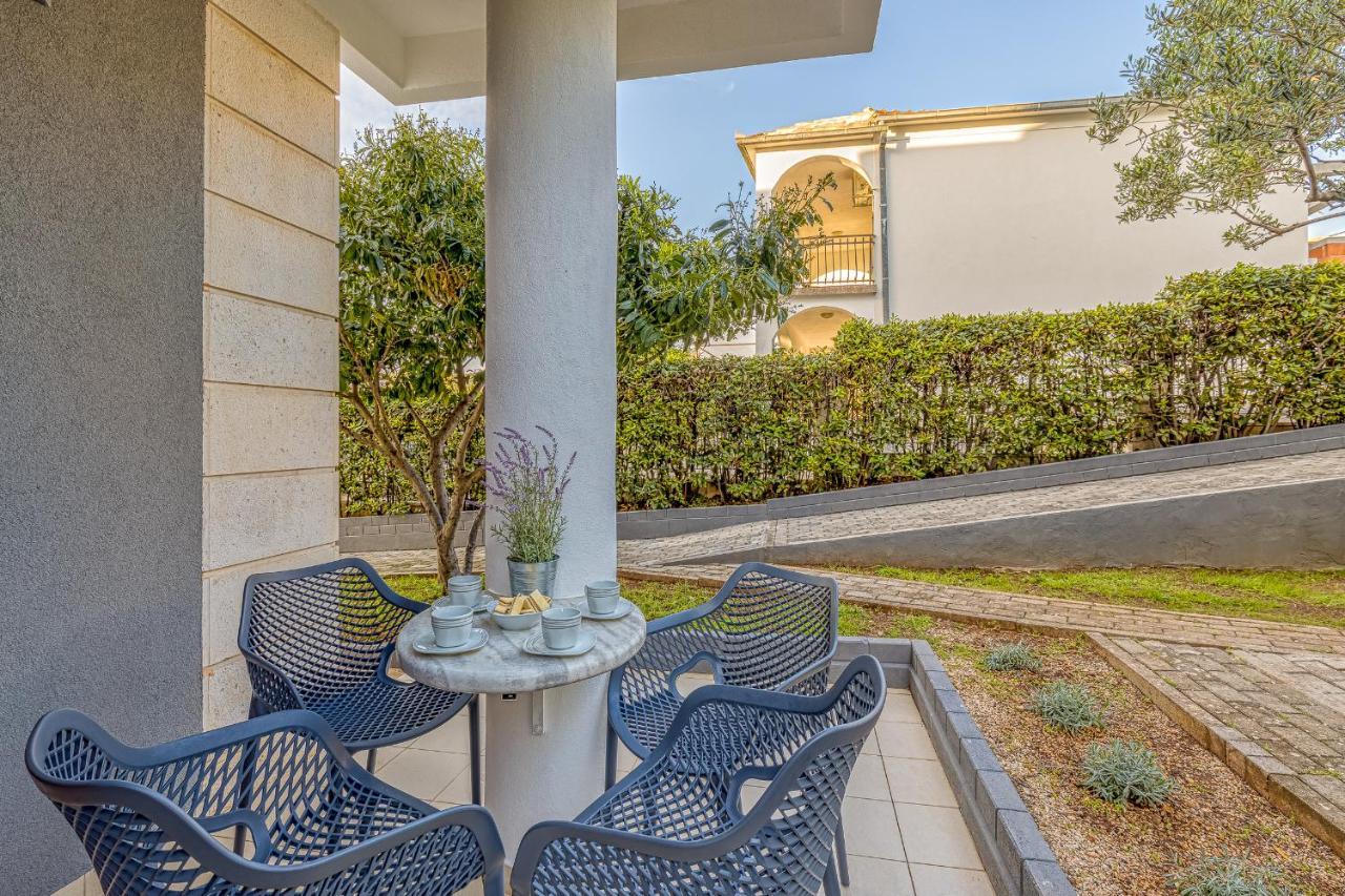 Island Resort Mihaela - Happy Rentals Trogir Exterior photo