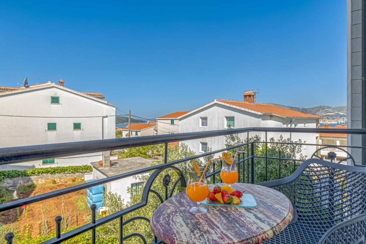 Island Resort Mihaela - Happy Rentals Trogir Exterior photo
