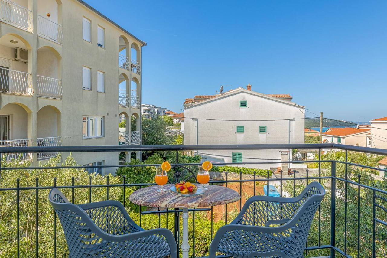 Island Resort Mihaela - Happy Rentals Trogir Exterior photo