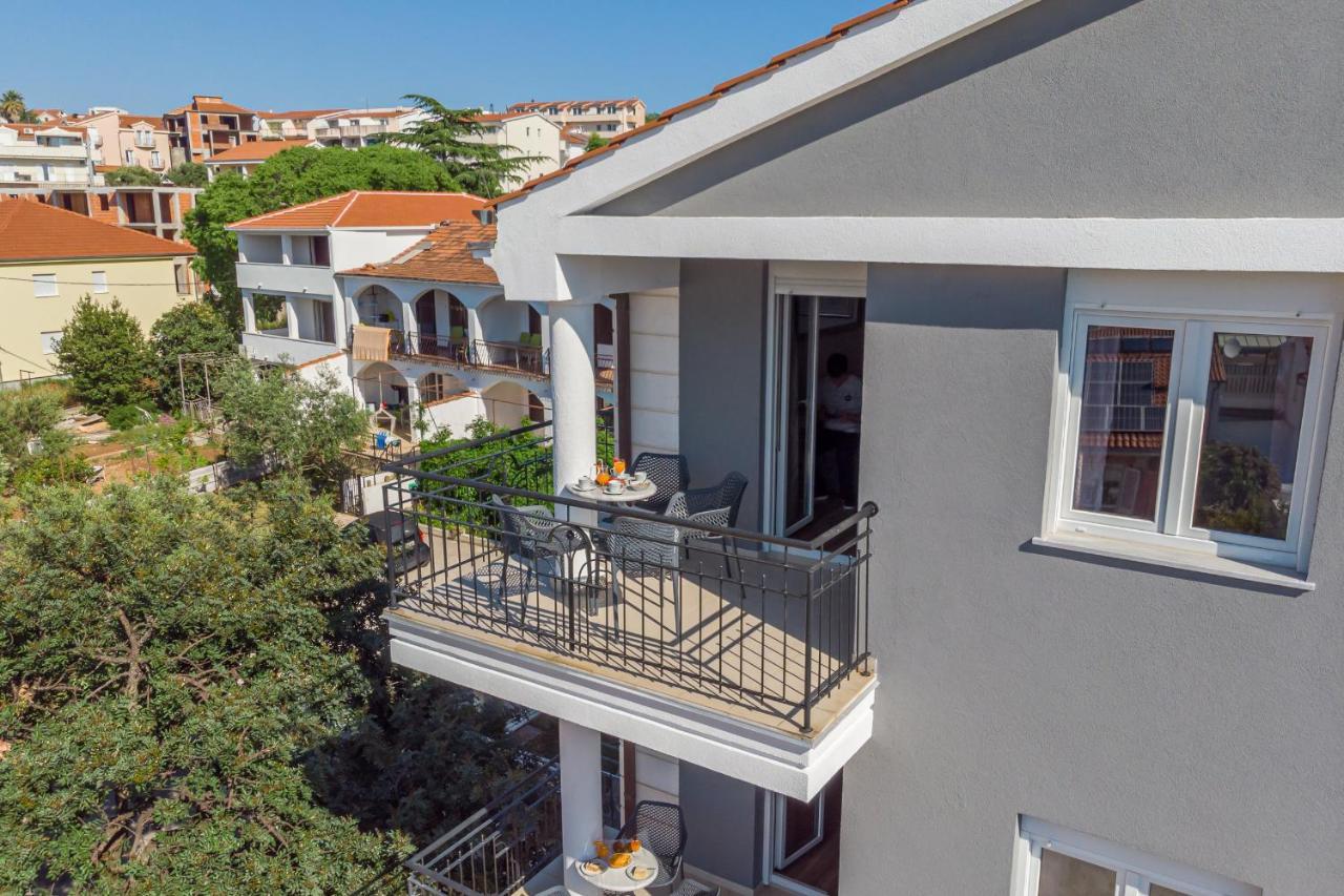 Island Resort Mihaela - Happy Rentals Trogir Exterior photo