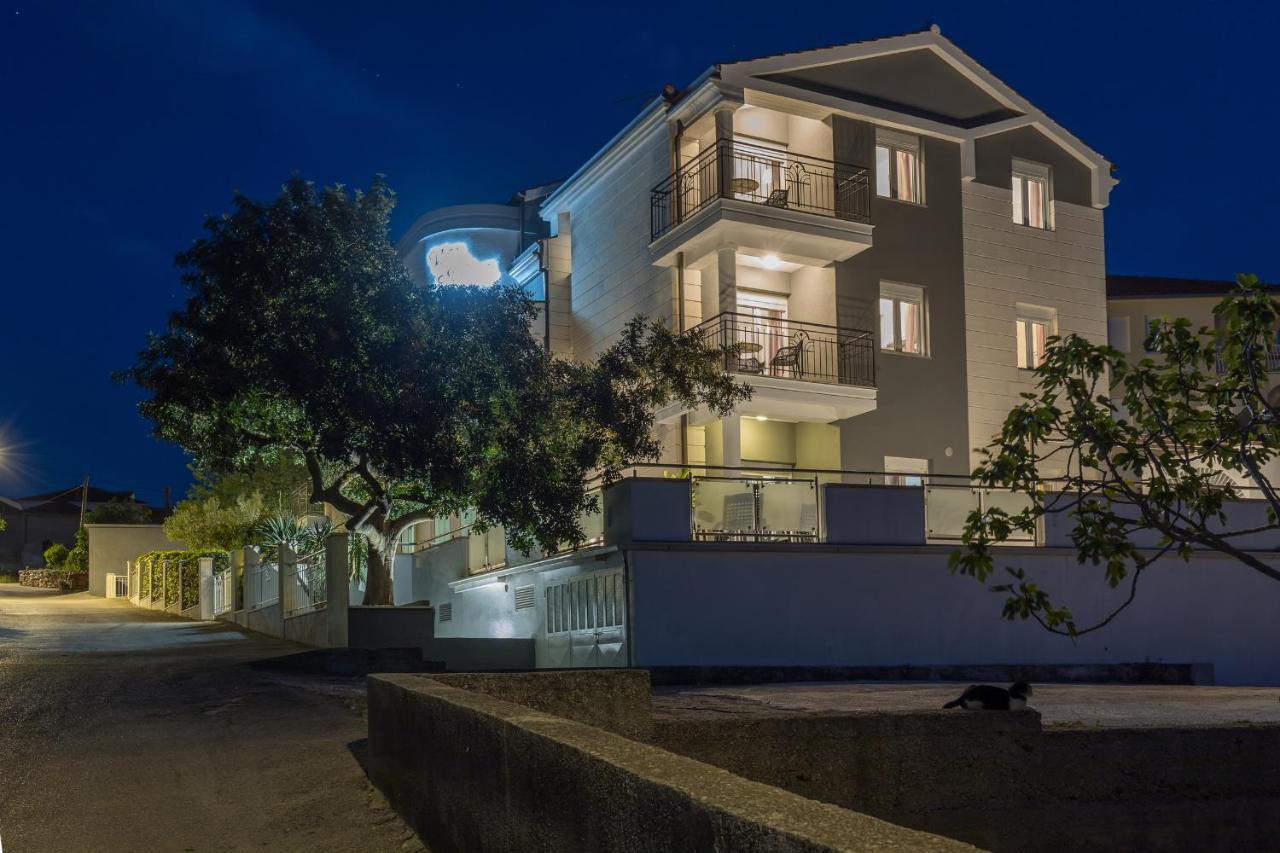 Island Resort Mihaela - Happy Rentals Trogir Exterior photo