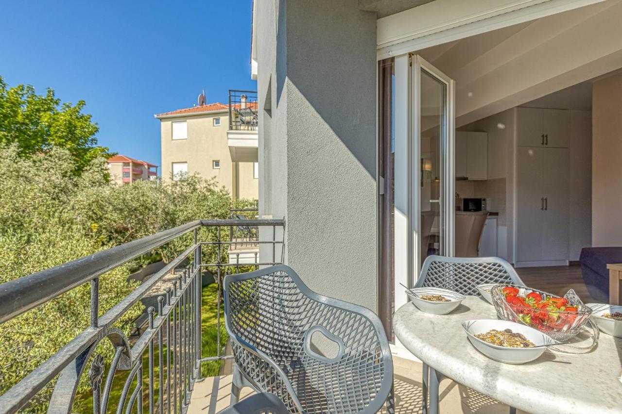 Island Resort Mihaela - Happy Rentals Trogir Exterior photo