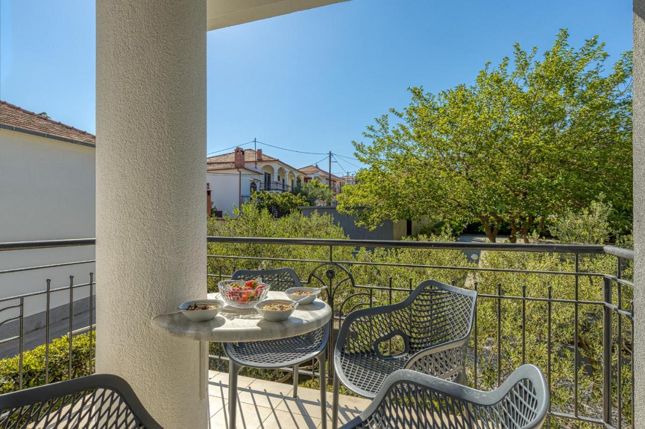 Island Resort Mihaela - Happy Rentals Trogir Exterior photo