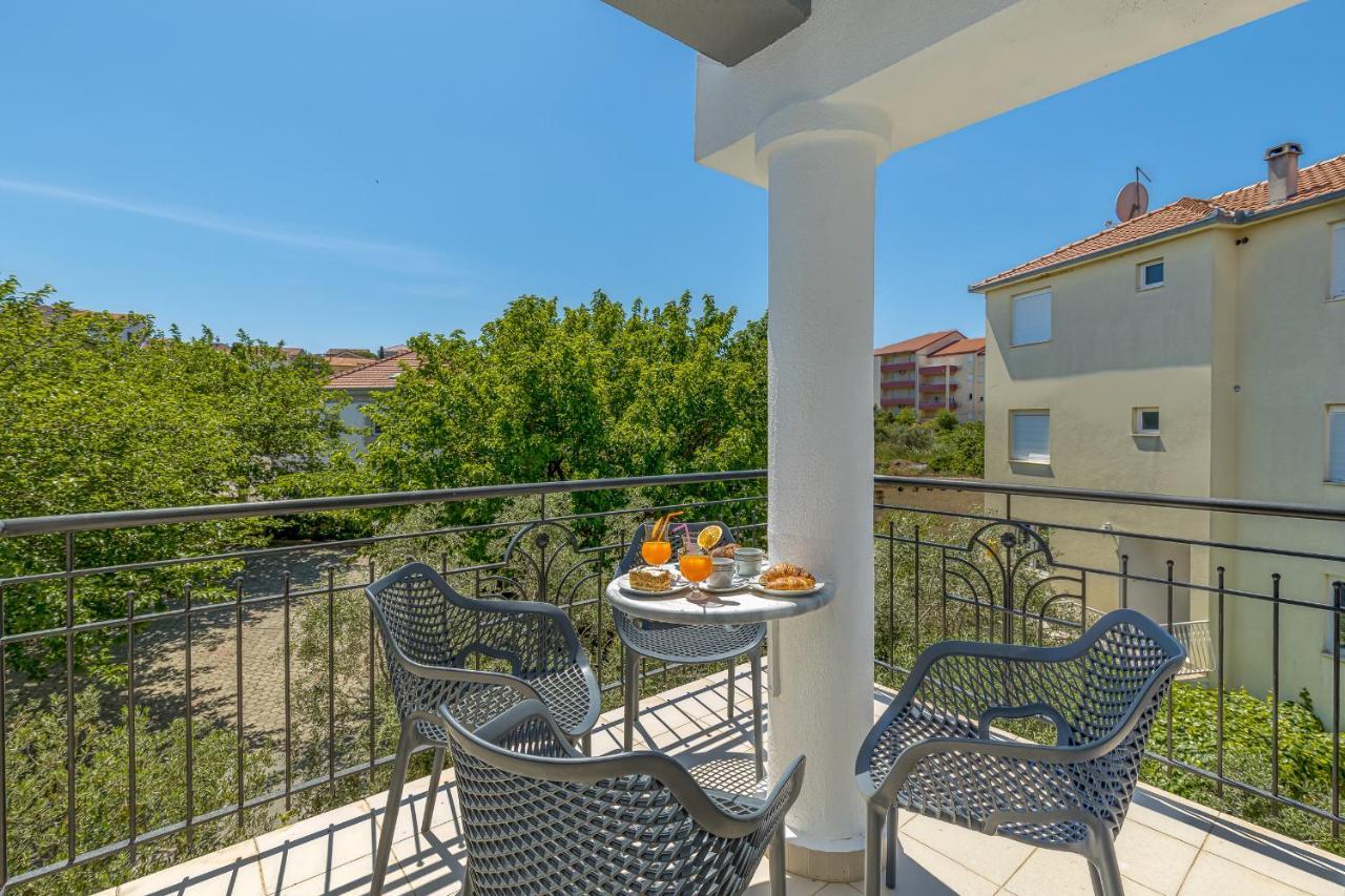 Island Resort Mihaela - Happy Rentals Trogir Exterior photo