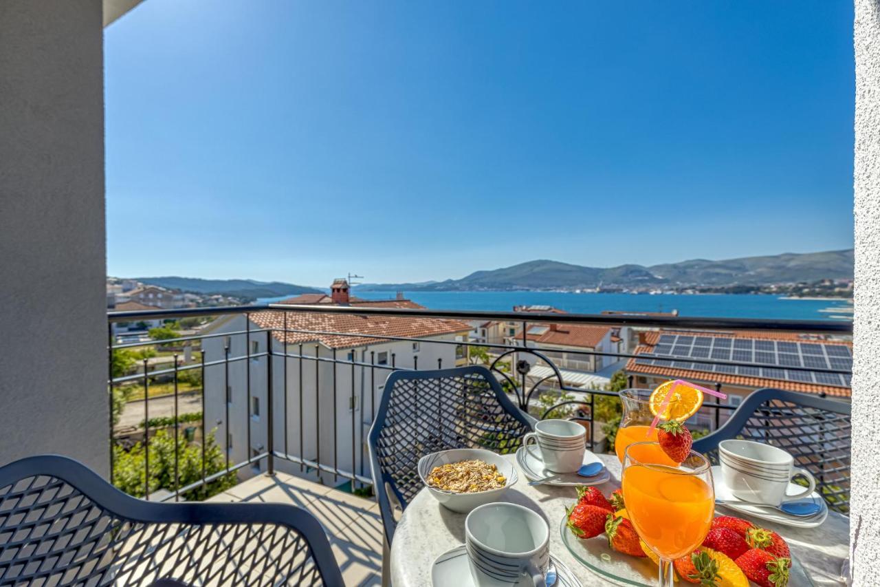 Island Resort Mihaela - Happy Rentals Trogir Exterior photo