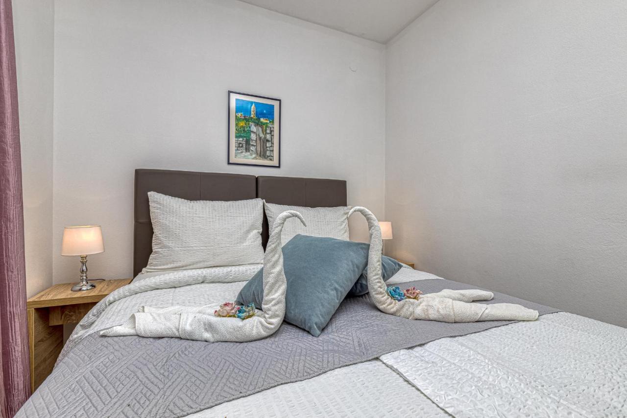 Island Resort Mihaela - Happy Rentals Trogir Exterior photo