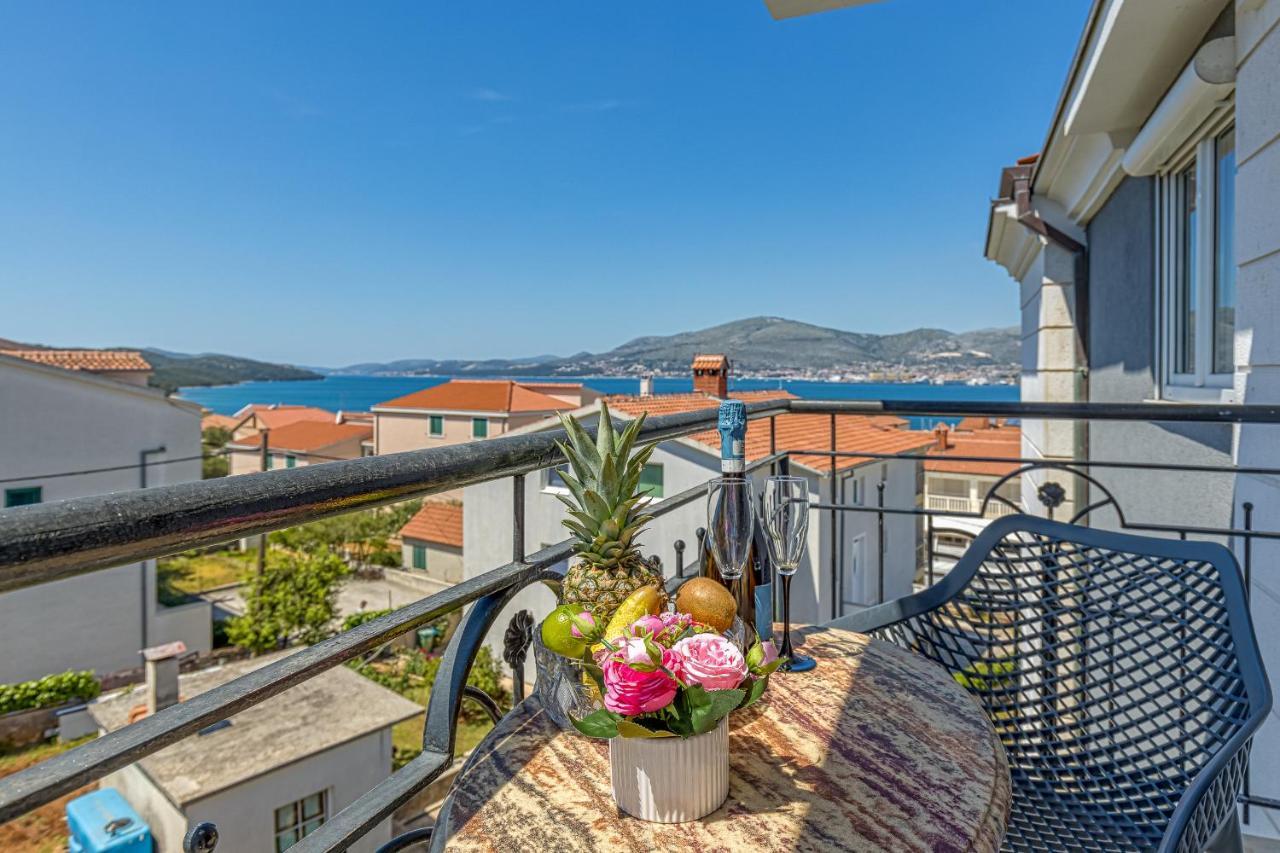 Island Resort Mihaela - Happy Rentals Trogir Exterior photo