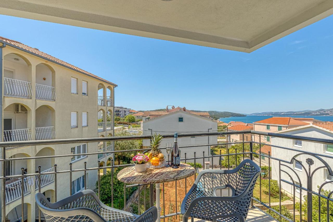 Island Resort Mihaela - Happy Rentals Trogir Exterior photo