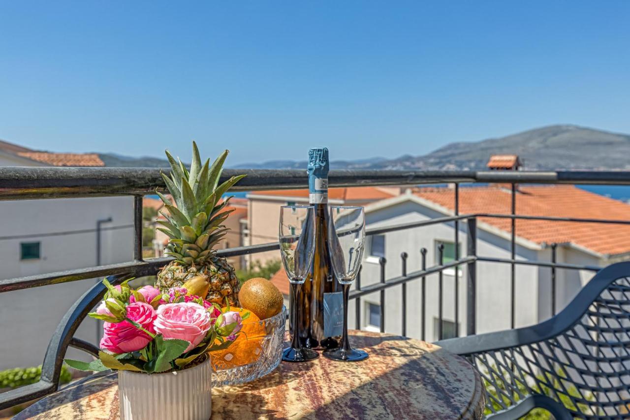 Island Resort Mihaela - Happy Rentals Trogir Exterior photo